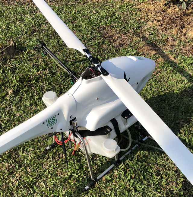 Đã mắt xem trình diễn phun thuốc trừ sâu bằng máy bay không người lái tại Hà Tĩnh - Ảnh 3.