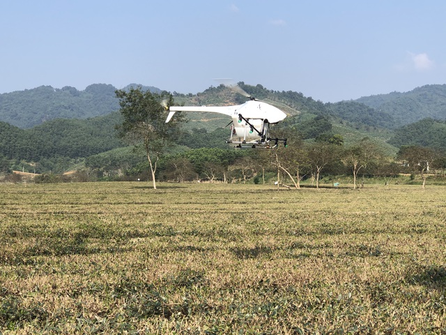 Đã mắt xem trình diễn phun thuốc trừ sâu bằng máy bay không người lái tại Hà Tĩnh - Ảnh 5.