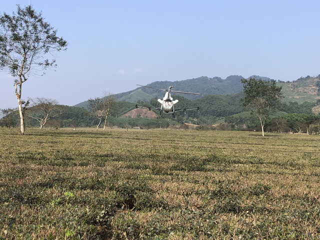 Đã mắt xem trình diễn phun thuốc trừ sâu bằng máy bay không người lái tại Hà Tĩnh - Ảnh 7.