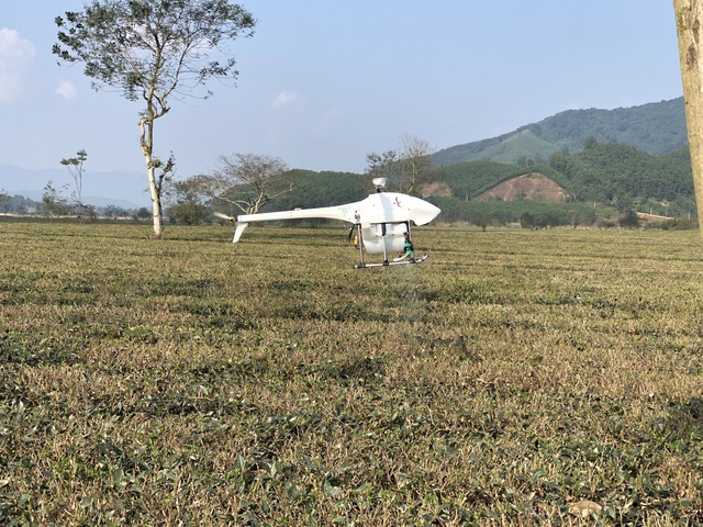 Đã mắt xem trình diễn phun thuốc trừ sâu bằng máy bay không người lái tại Hà Tĩnh - Ảnh 10.