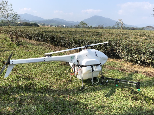 Đã mắt xem trình diễn phun thuốc trừ sâu bằng máy bay không người lái tại Hà Tĩnh - Ảnh 11.