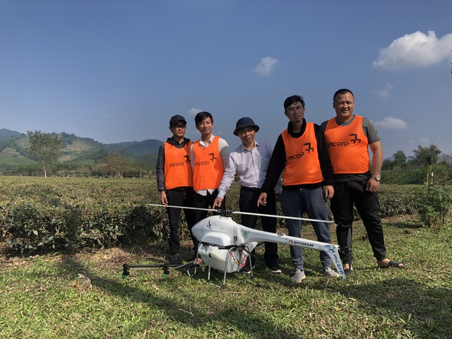 Đã mắt xem trình diễn phun thuốc trừ sâu bằng máy bay không người lái tại Hà Tĩnh - Ảnh 12.