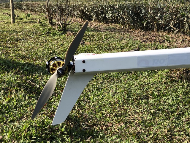 Đã mắt xem trình diễn phun thuốc trừ sâu bằng máy bay không người lái tại Hà Tĩnh - Ảnh 2.